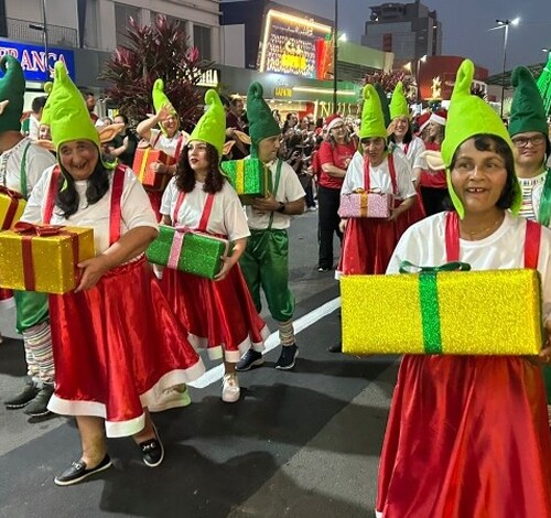 Desfile marca abertura do ‘Araranguá, Natal das Avenidas’