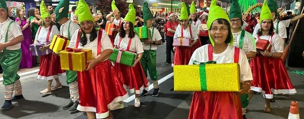 Desfile marca abertura do ‘Araranguá, Natal das Avenidas’