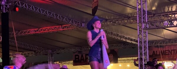 Ana Castela bate recorde de público em show histórico em Tubarão