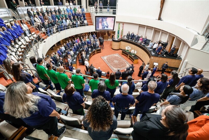 Alesc celebra 20 anos da Lei das Apaes e presta homenagens às instituições e lideranças do movimento