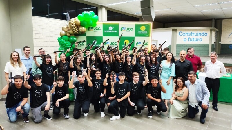 Estudantes celebram formatura do Programa Jovens Cooperativistas da Coopercocal