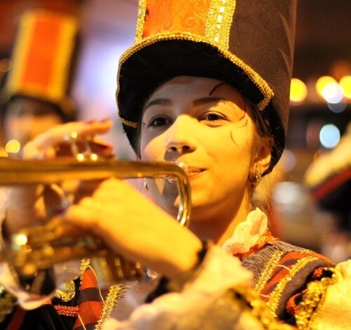 Chegada do Papai Noel e desfile temático na abertura do Natal do Centenário em Criciúma