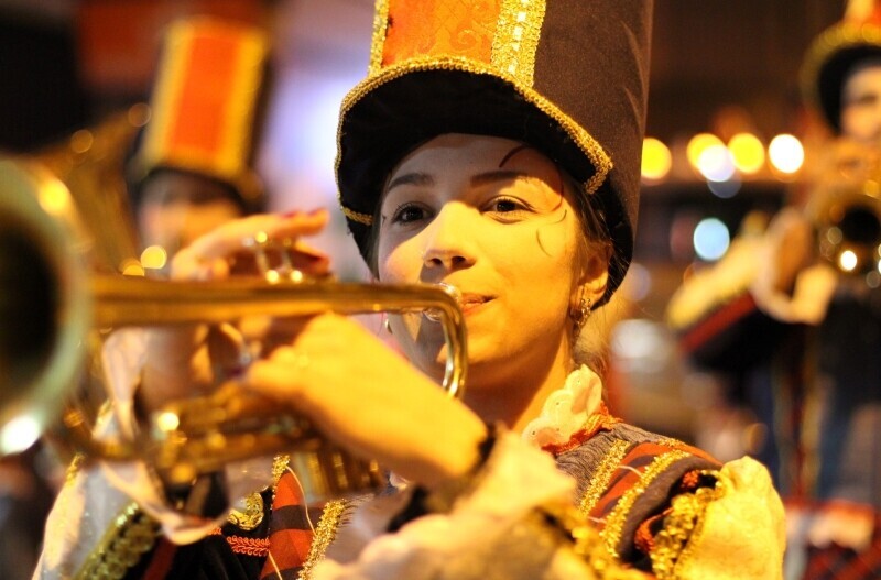 Chegada do Papai Noel e desfile temático na abertura do Natal do Centenário em Criciúma