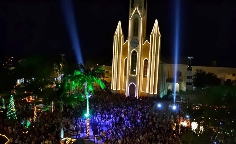 Chegada do Papai Noel, Coral Show e Matusa na abertura do Cocal Luz