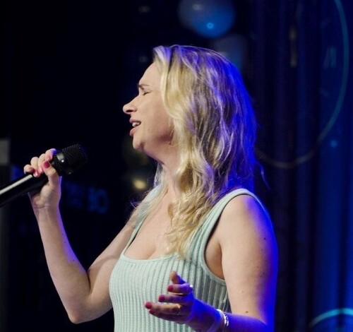 ‘Luz, Câmera e Emoção’: espetáculo mistura música, dança e cinema no Nações Shopping