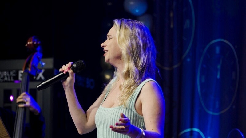 ‘Luz, Câmera e Emoção’: espetáculo mistura música, dança e cinema no Nações Shopping