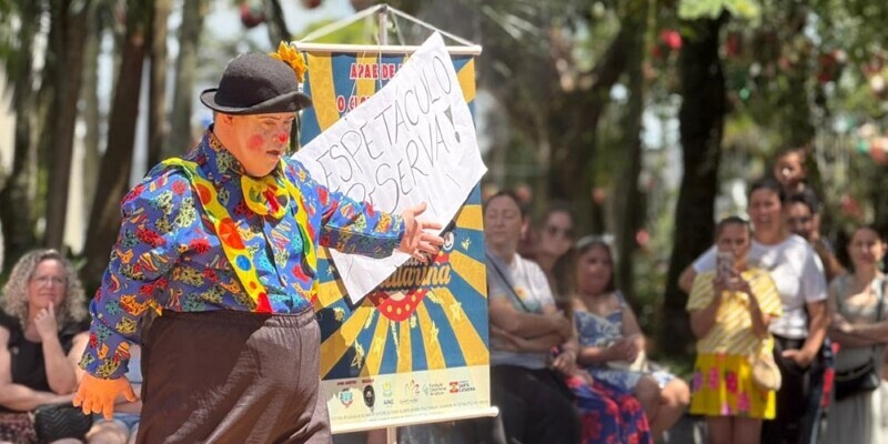 Espetáculo da Bailarina emociona público em Içara com humor e inclusão