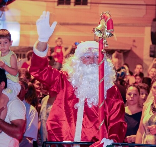 Chegada do Papai Noel marca abertura do Natal em Urussanga