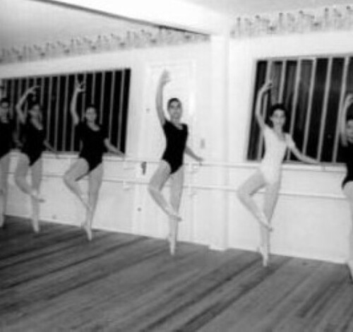 Livro resgata memórias do balé clássico em Criciúma