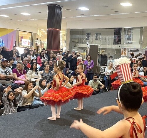 Evento cultural reúne mais de 1,5 mil crianças no Criciúma Shopping