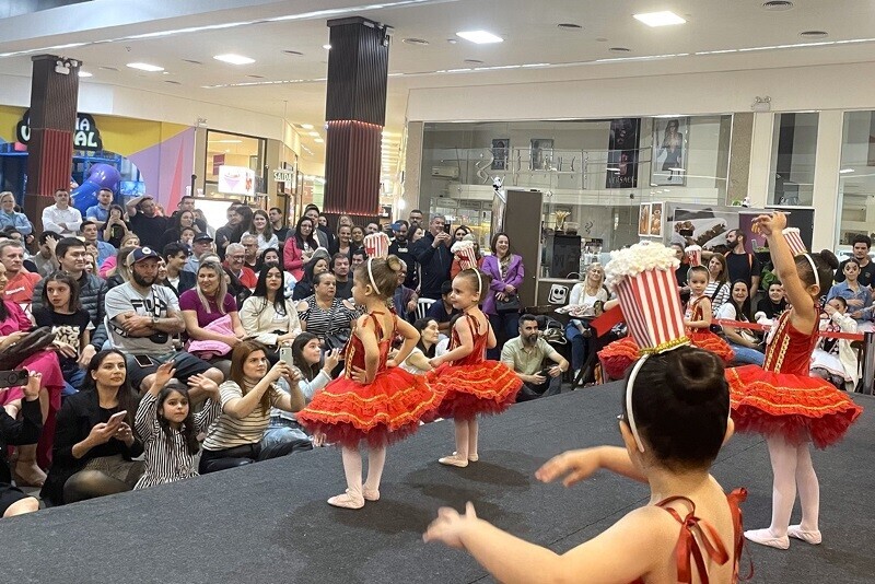 Evento cultural reúne mais de 1,5 mil crianças no Criciúma Shopping