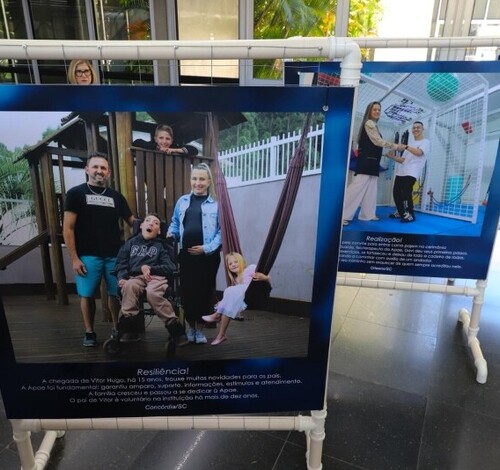 Exposição no Paço Municipal de Criciúma celebra 20 anos da Lei das APAEs