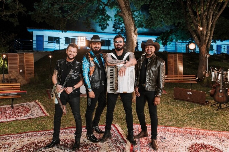 Traia Véia faz show em Balneário Rincão