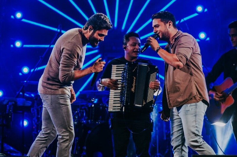 Últimas horas da pré-venda de ingressos do show de Henrique & Juliano em Tubarão