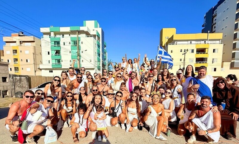 Bloco da Pracinha é destaque no domingo de Carnaval em Laguna