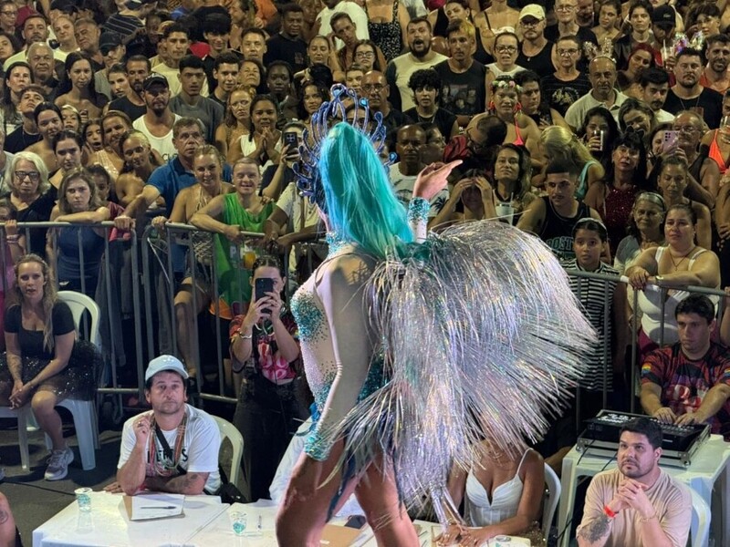 Baile das Bonecas leva irreverência e brilho ao Carnaval de Laguna: confira premiação