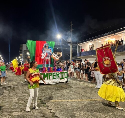 Shows, blocos e escola de samba comandam a folia no Carnarroio 2026