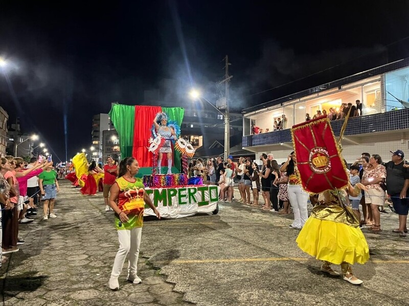 Shows, blocos e escola de samba comandam a folia no Carnarroio 2026