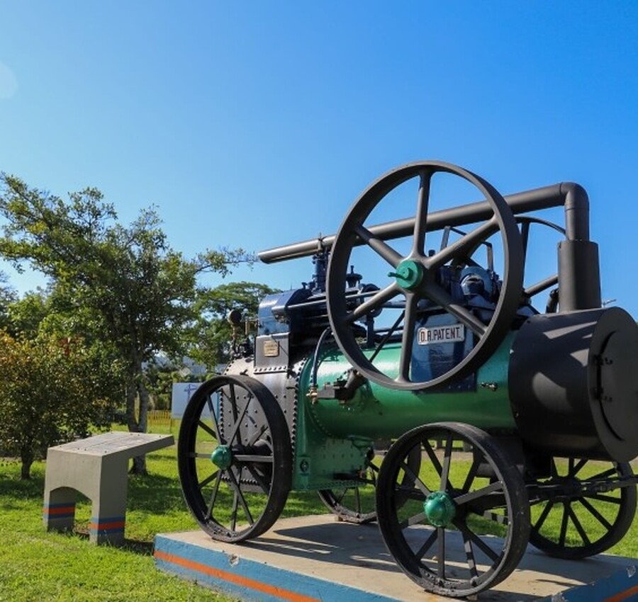 Locomóvel restaurado: patrimônio centenário volta à Praça da Chaminé em Criciúma