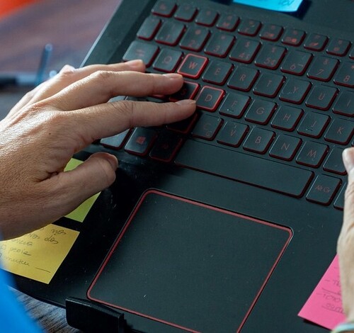 SCTEC oferece cursos gratuitos de tecnologia e IA para catarinenses