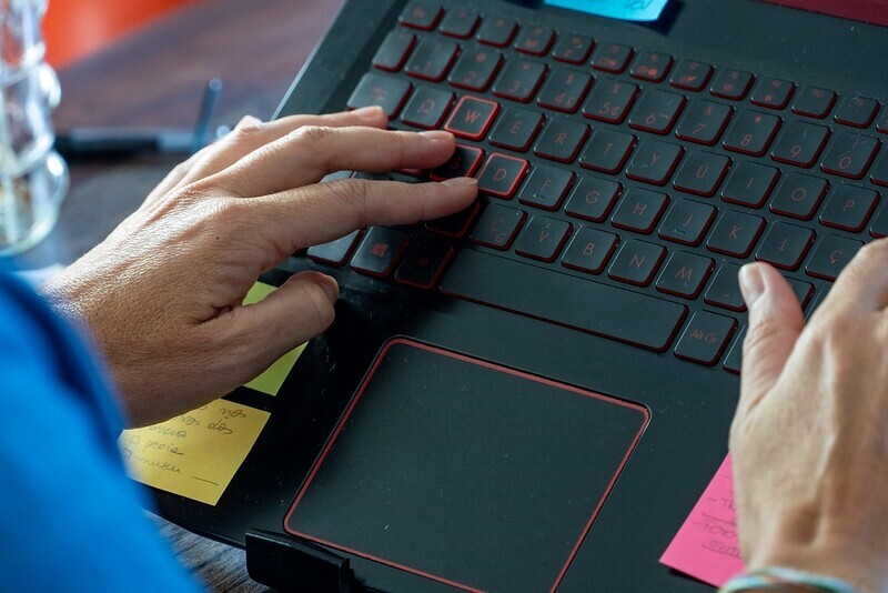 SCTEC oferece cursos gratuitos de tecnologia e IA para catarinenses