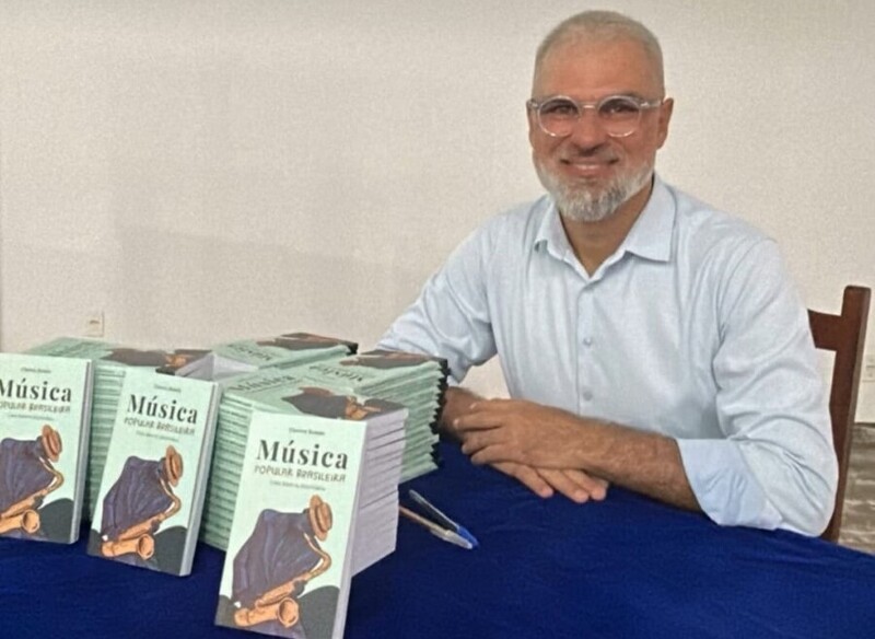 Clairton Rosado lança livro e promove bate-papo sobre Música Popular Brasileira em Criciúma