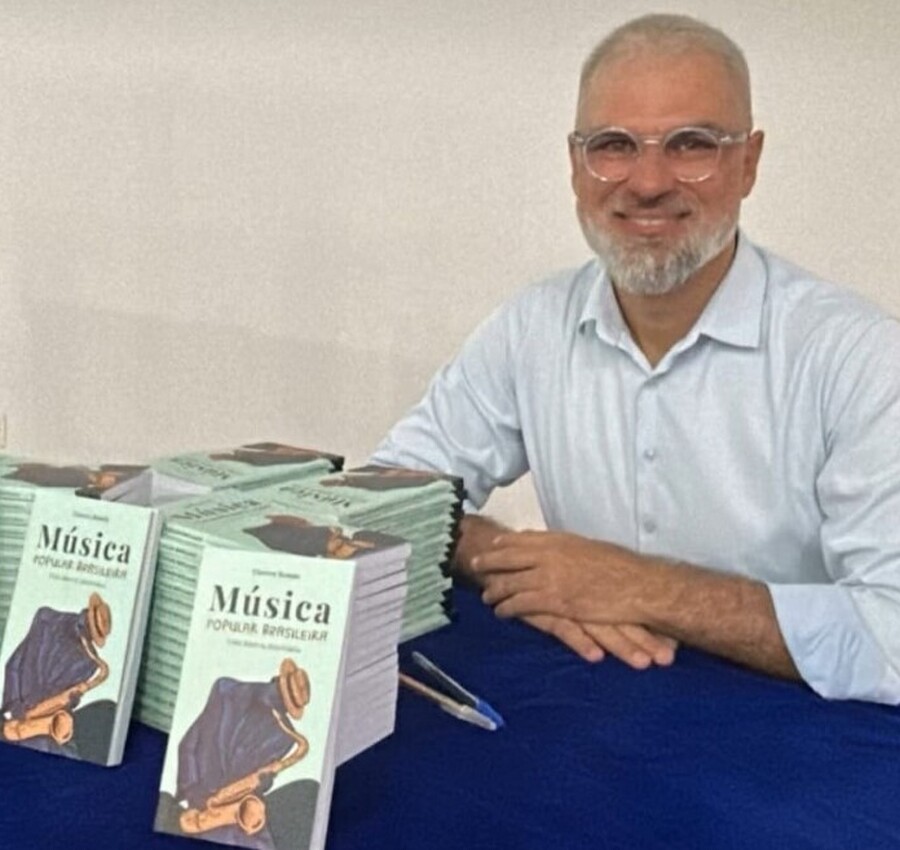 Clairton Rosado lança livro e promove bate-papo sobre Música Popular Brasileira em Criciúma