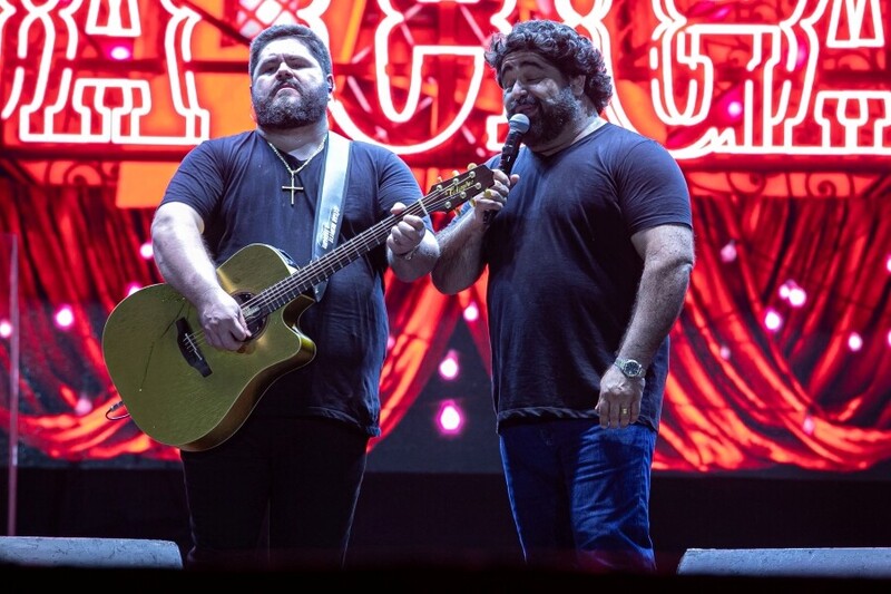 César Menotti & Fabiano fazem show nesta sexta em Criciúma