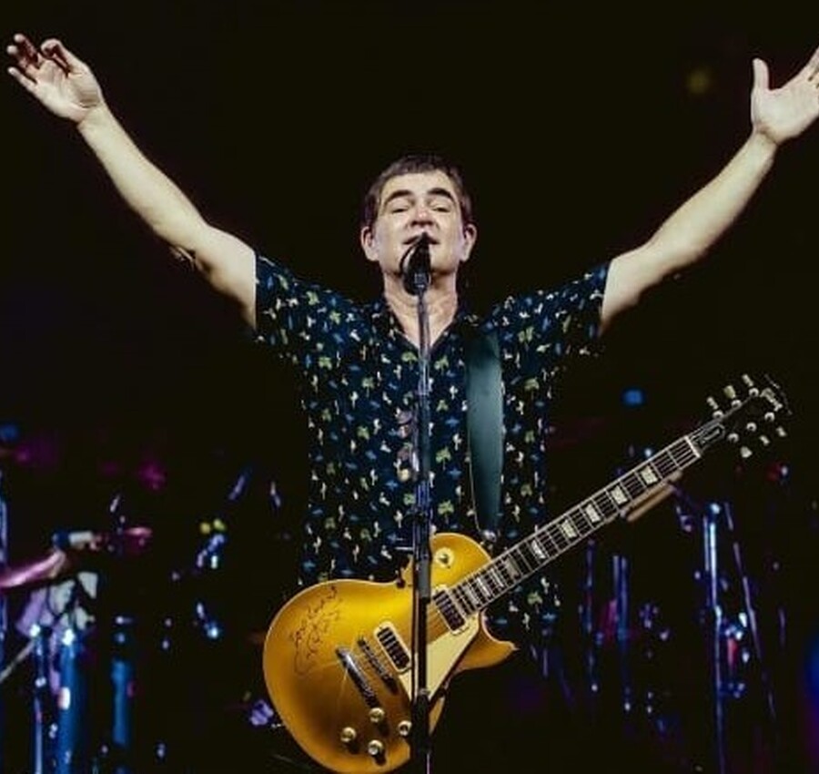 Show gratuito com Samuel Rosa na Festa do Peixe