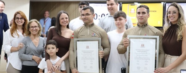 Câmara de Criciúma homenageia policiais por ato de bravura em enxurrada