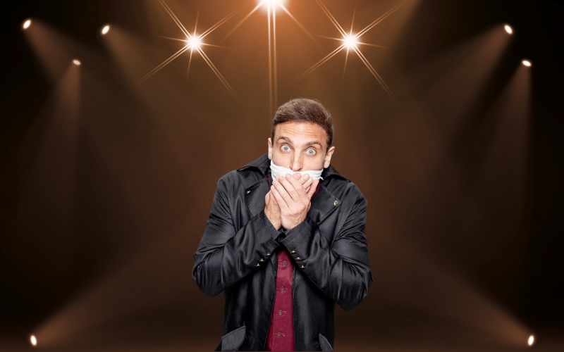 Léo Lins apresenta espetáculo “Enterradovivo” em Criciúma