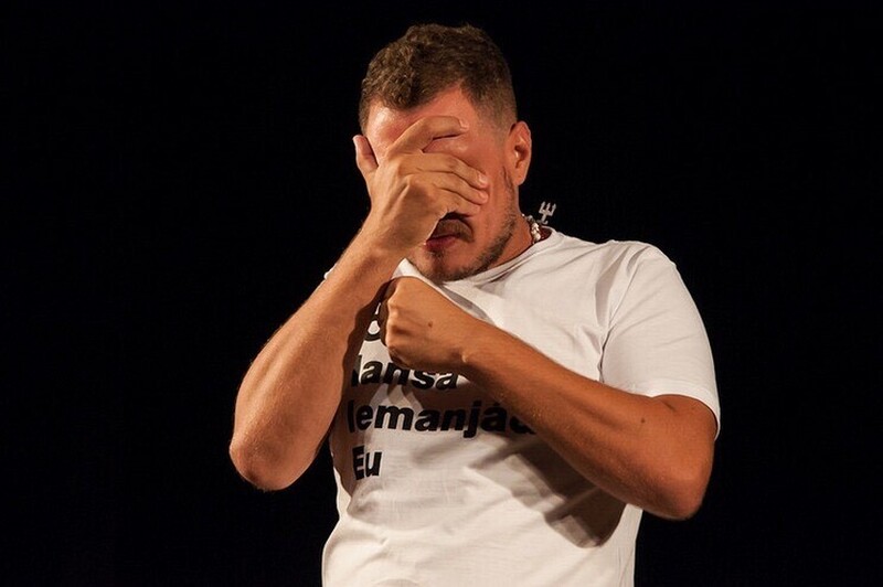 Paulo Mansur apresenta em Criciúma comédia “Entre Charutos e Cachaças”