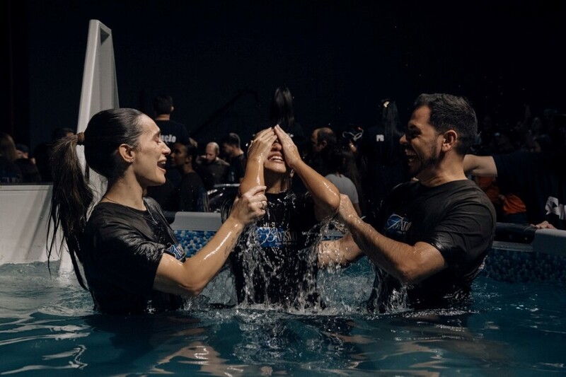 Fé e pertencimento no primeiro batismo de 2026 da Abba Pai Church