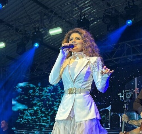 Paula Fernandes faz show gratuito em Araranguá