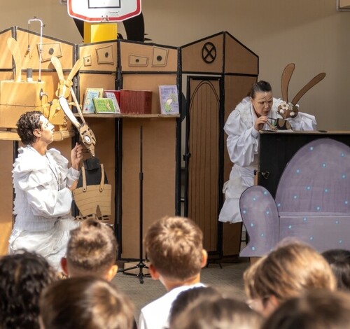 Peça “Felpo Filva” aborda bullying e respeito às diferenças no Sul de SC