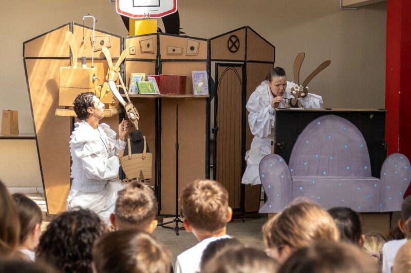 Peça “Felpo Filva” aborda bullying e respeito às diferenças no Sul de SC