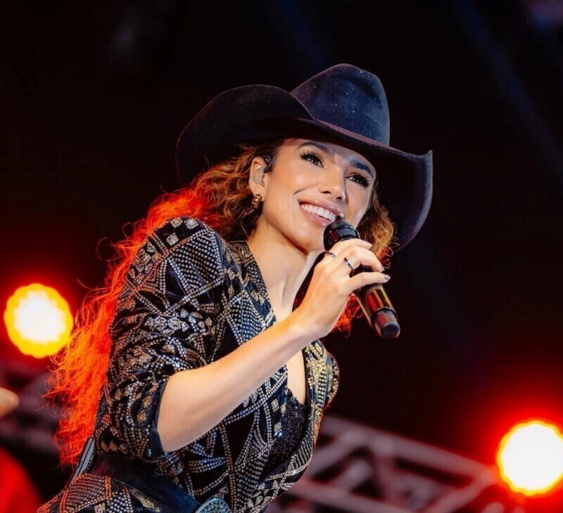 Show gratuito com Paula Fernandes neste sábado