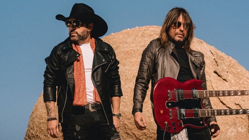 Show de Edson & Hudson em Criciúma reúne sertanejo e clássicos do rock