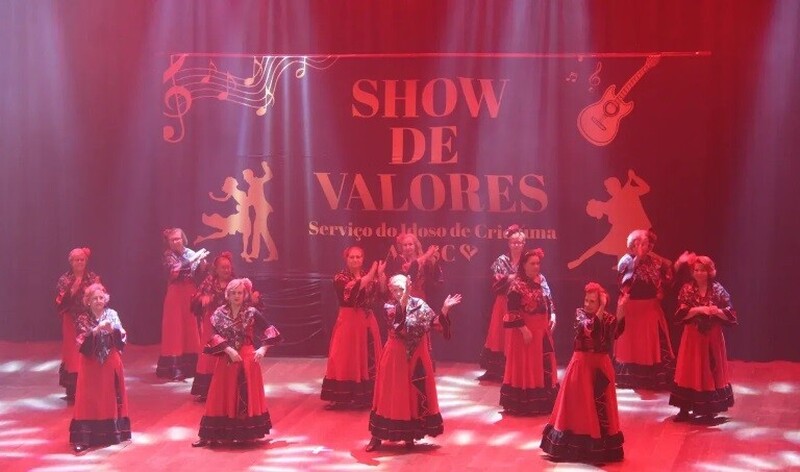 Show de Valores da Afasc no palco do Teatro Elias Angeloni