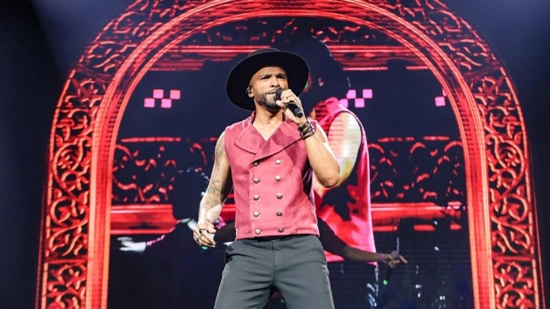 Alexandre Pires apresenta show Pagonejo Bão em Tubarão