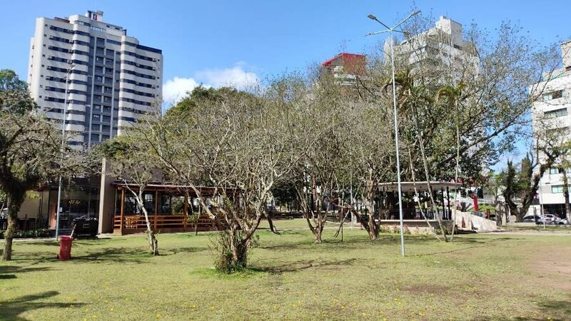 Sábado de Luau e atrações na Praça do Congresso