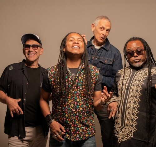 Papas da Língua traz nostalgia e grandes hits para show em Criciúma