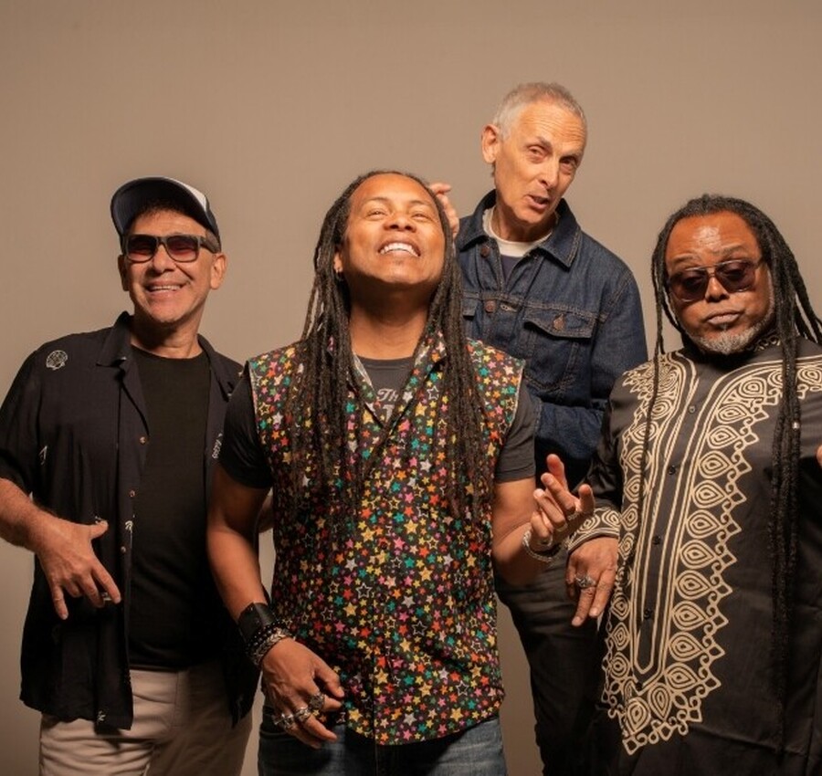Papas da Língua traz nostalgia e grandes hits para show em Criciúma