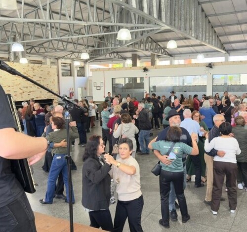 Baile da Terceira Idade reúne centenas de pessoas na Maggiofest 2026 em Morro da Fumaça