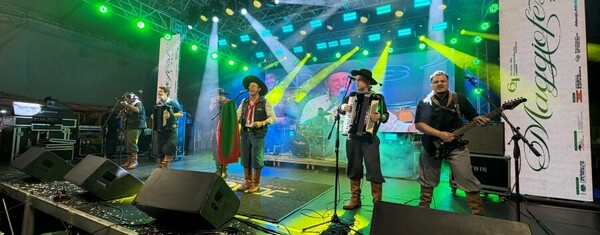 João Luiz Corrêa reúne multidão e fecha Maggiofest 2026 em grande estilo