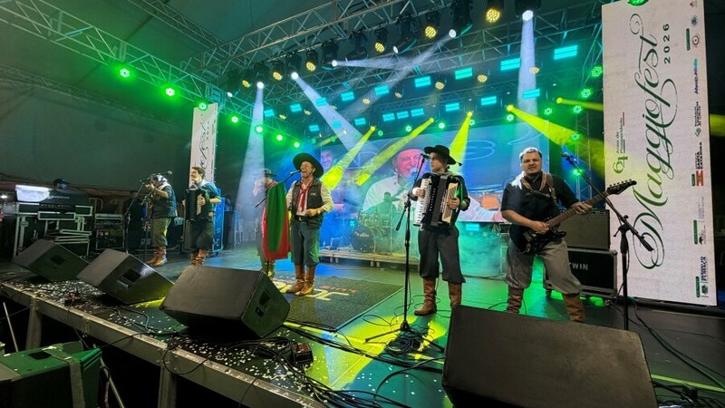 João Luiz Corrêa reúne multidão e fecha Maggiofest 2026 em grande estilo