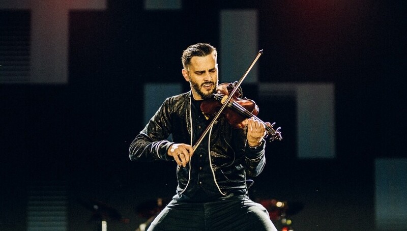 Simão Wolf faz show no aniversário de Tubarão; confira programação gratuita