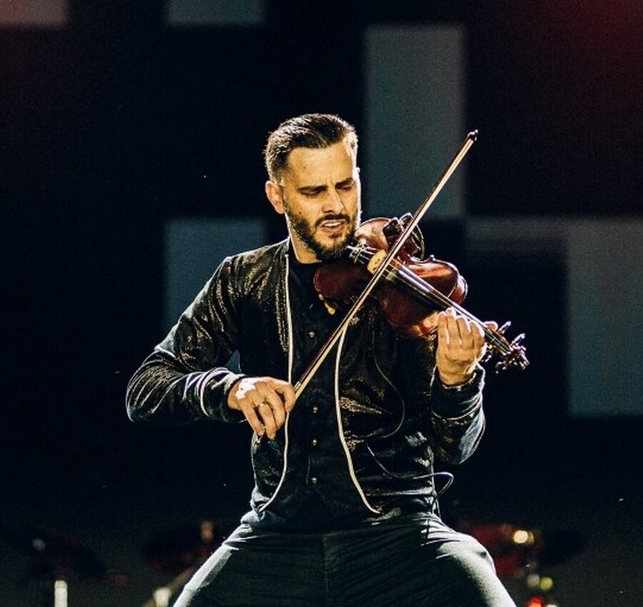 Simão Wolf faz show no aniversário de Tubarão; confira programação gratuita