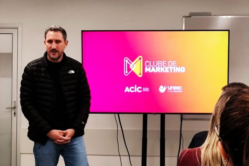 Clube de Marketing: Telmo Martinello compartilha estratégias de comunicação da Abba Pai Church