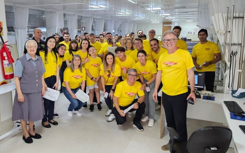 Coral da Farben leva alegria ao Hospital São José